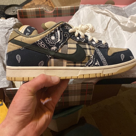 NIKE SB DUNK LOW PRM QS Travis Scott x Dunk Low PRM QS “Cactus Jack” Special Box - Picture 6 of 13